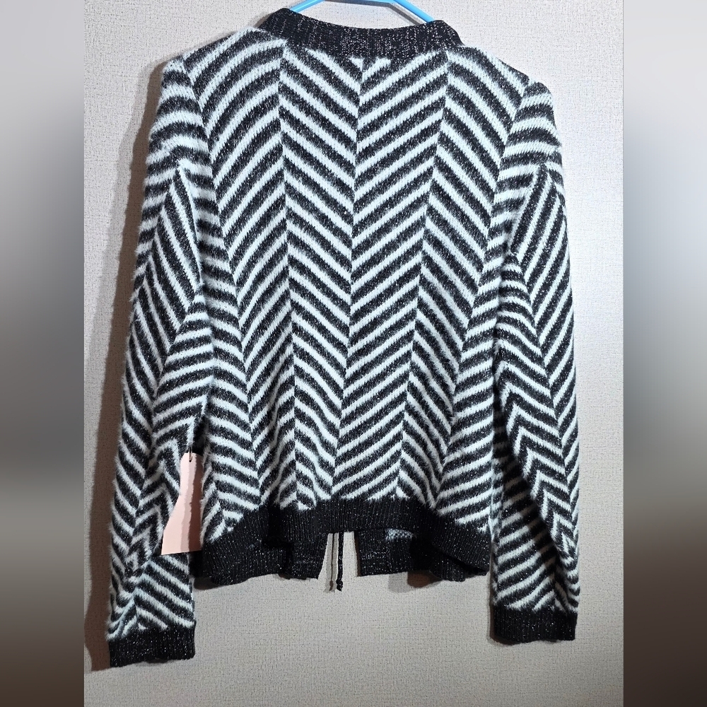 Chic Black and White Striped Women's Cardigan - Picture 3 of 5
